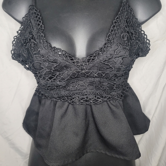 Black crop top - Picture 1 of 3